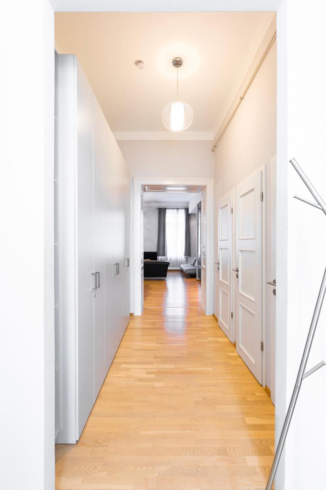 Luxury Apartment With Spacious Livingroom At Opera House — Photos 2